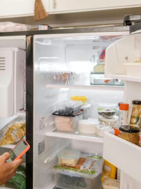 otwarta lodówka