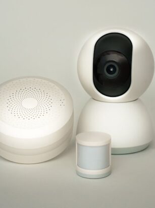 urządzenia smart home na białym tle