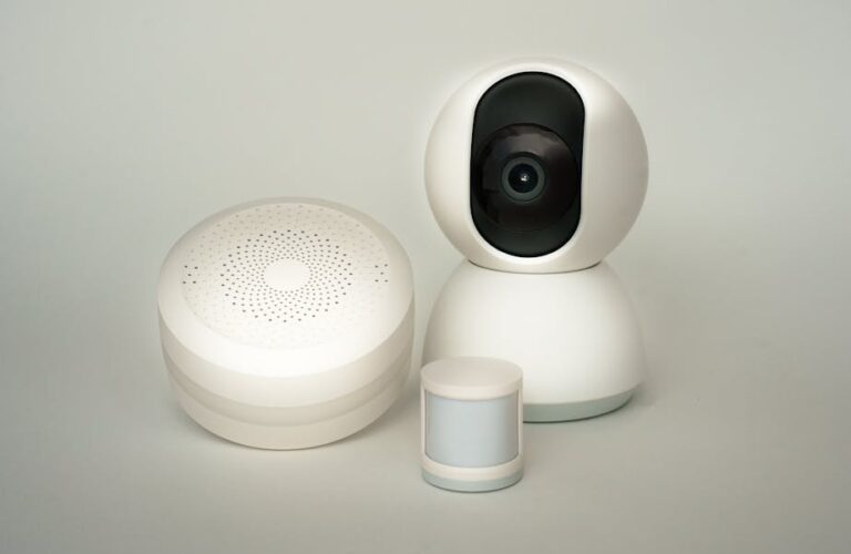urządzenia smart home na białym tle